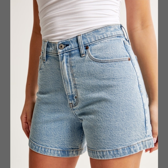 Abercrombie Curve Love High Rise Dad Short - Light - Picture 2 of 5